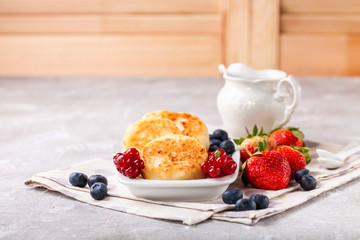 Cottage cheese pancakes with berries. Selective focus. Russian cheesecakes. Copy space
