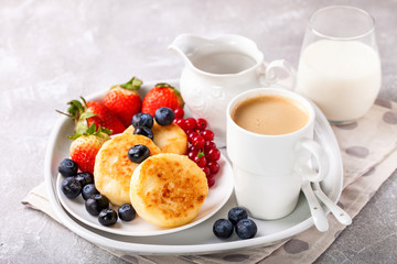 Cottage cheese pancakes with berries. Selective focus. Russian cheesecakes. Copy space