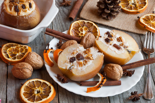 Baked apples with cinnamon and walnuts