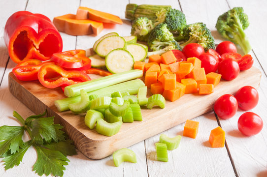 Fototapeta Assorted vegetables on cutting board
