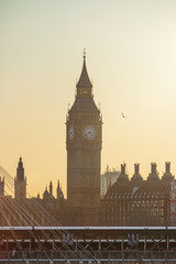 Obraz premium Big Ben and Golden Jubilee Bridges at sunset in London