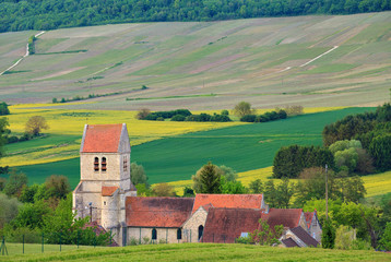 Église Saint Martin au printemps, Reuilly-Sauvigny, Aisne