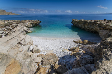 Fototapeta na wymiar La piccola spiaggia Agliareddi all'interno della riserva naturale di Monte Cofano, Sicilia 
