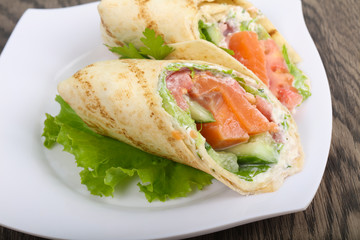 Salmon bread roll