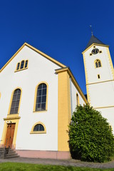 Fototapeta na wymiar Evangelische Kirche (Leutershausen) in Hirschberg an der Bergstraße