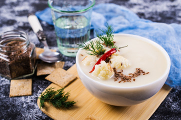 Creamy cauliflower soup
