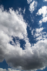 Obraz premium Beautiful clouds against blue sky as background