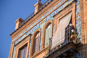 Fototapeta na wymiar Building facade at Triana, Seville