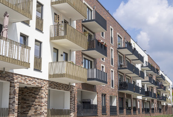 Obraz premium Fassade eines modernen Wohngebäudes