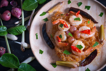 shrimp baked with vermicelli vegetable sauce asian style food