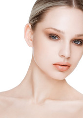Obraz na płótnie Canvas Beauty fashion model with natural makeup skin care