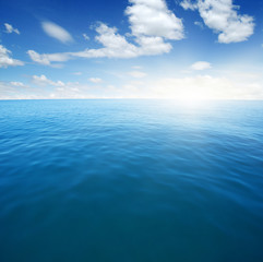 Obraz premium Blue sea and sun