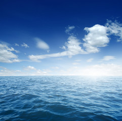 Obraz premium Blue sea and sun