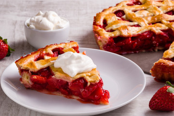 strawberry pie dessert - 154296081