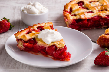 strawberry pie dessert - 154296093