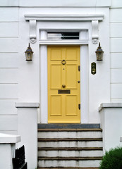 Obraz na płótnie Canvas yellow door