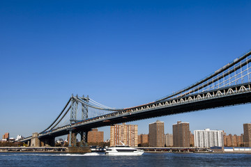Fototapeta na wymiar Williamsburg Bridge and Manhattan Skyline