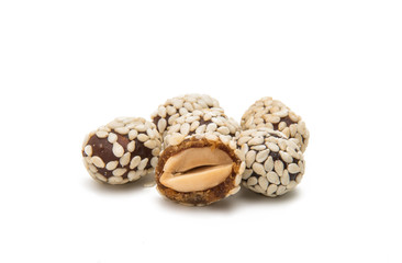 Peanuts in sesame seeds