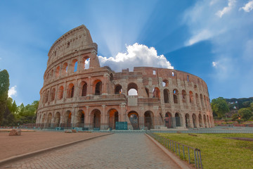 Fototapeta premium Wschód słońca w Rome Colosseum (Roma Coliseum), Rzym, Włochy