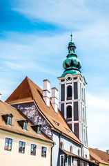 Fototapeta na wymiar Церковная колокольня старинной католической церкви в деревне в Южной Чехии