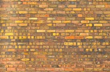 gelbe Backsteinmauer
