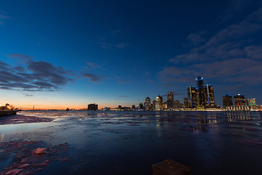 Detroit Skyline zur blauen Stunde