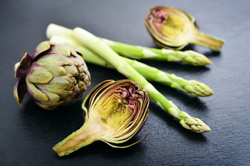 Asparagus with artichoke