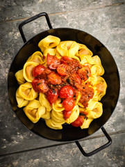 Tortelloni mit Tomatenpesto - tortelloni with tomato pesto