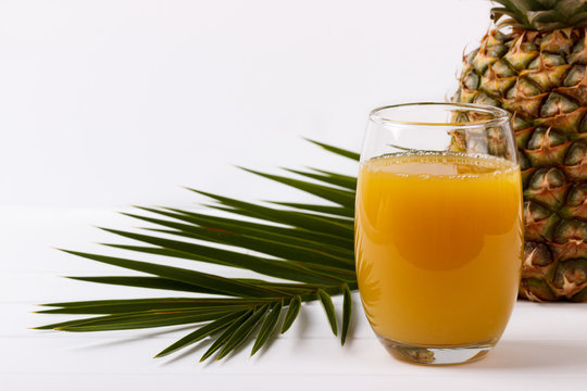 glass of pineapple juice