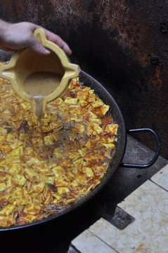cocinero y gazpacho manchego