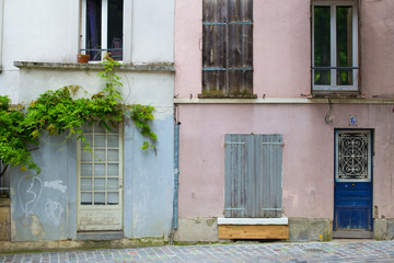 Fototapeta na wymiar Houses of a popular neighborhood at Paris