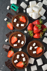 Chocolate cake with strawberries