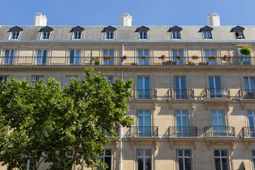 Building facade, Paris - 154487043