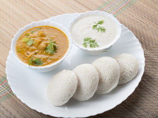 Fototapeta na wymiar south Indian food idly with sambar and chutney