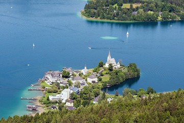 Blick auf Maria Wörth im Wörthersee, Kärnten, Österreich