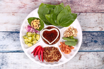 Leaf-Wrapped Bite-Size Appetizer, Miang Kum