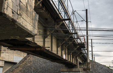 Fototapeta premium Railway bridge in the city on a rainy day