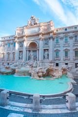 Fototapeta premium Fontanna di Trevi (Fontana di Trevi) w Rzymie, Włochy.