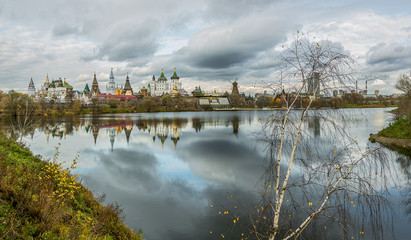 Fototapeta na wymiar The Izmailovo Kremlin in the autumn - Moscow, Russian Federation