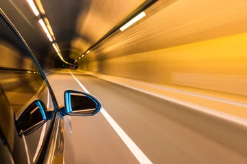 Photo sur Plexiglas Voitures rapides car driving with tunnel motion blur