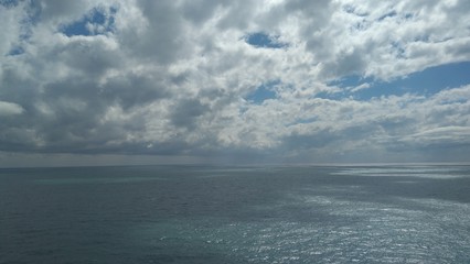 Fototapeta na wymiar open sea on a cloudy day