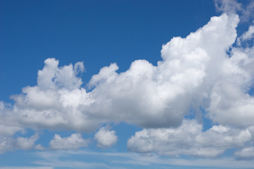 Naklejka na ściany i meble Sky with clouds on a sunny day