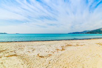 Fototapeta premium white sand and cloudy sky