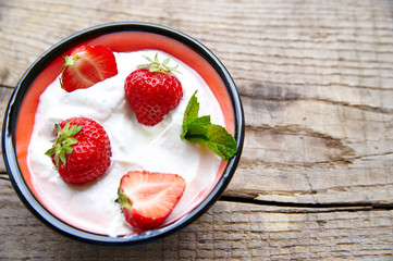 Cottage cheese with strawberry and mint