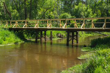 Fototapeta na wymiar Drewniany mostek. 