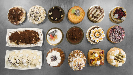 preparazione di un dolce artigianale in pasticceria