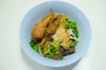 Thai noodle with chicken