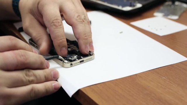 Male master repairing mobile phone
