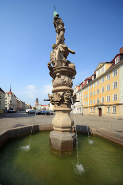 Sandsteinbrunnen in Görlitz am Obermarkt.2
