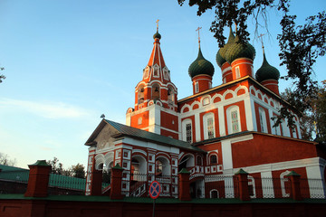 Fototapeta na wymiar Церковь Михаила Архангела в Ярославле, Россия